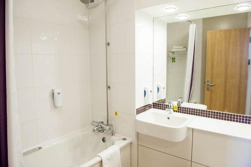 Premier Inn London Ilford Esterno foto