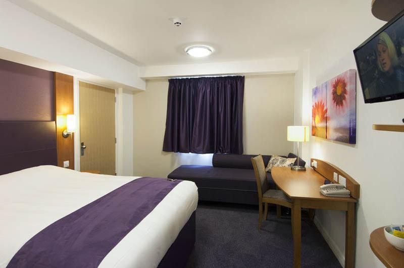 Premier Inn London Ilford Esterno foto