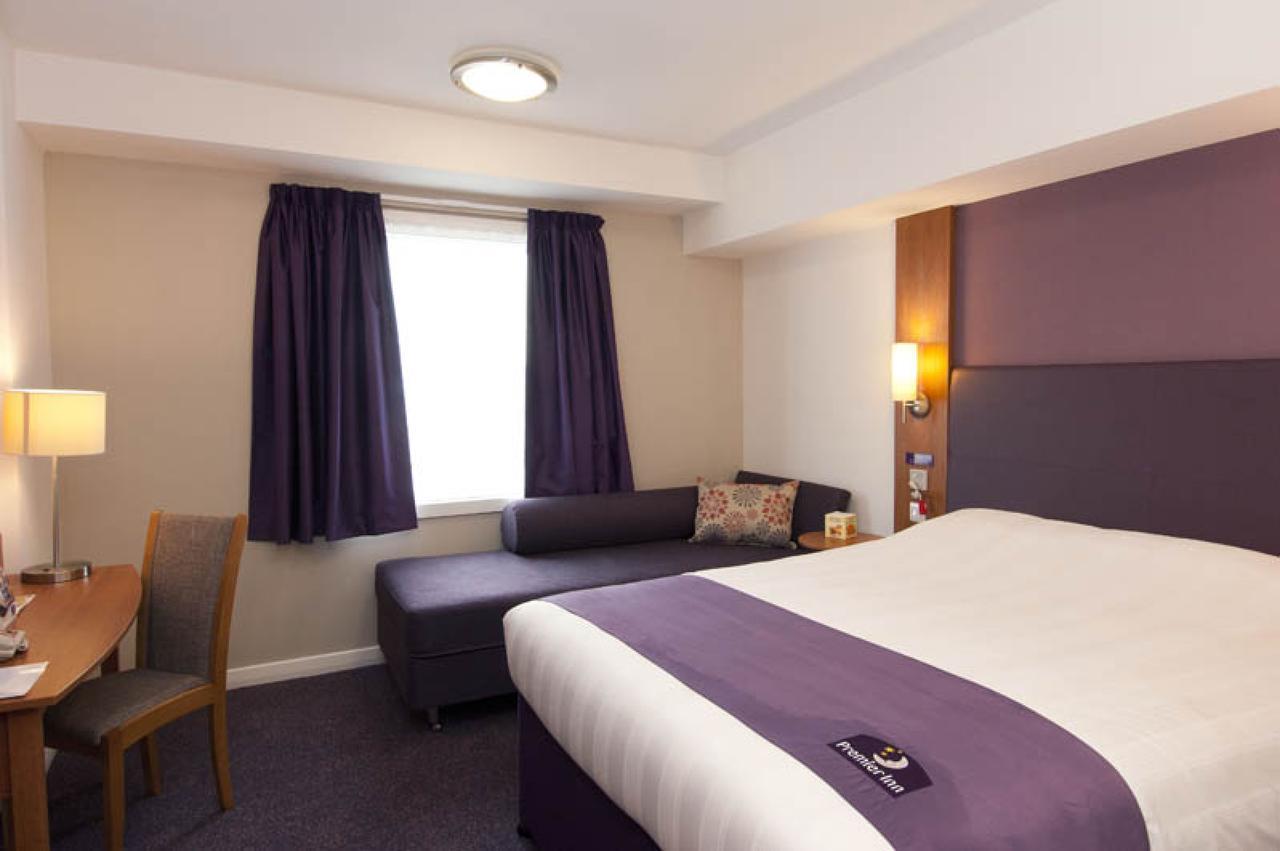 Premier Inn London Ilford Esterno foto